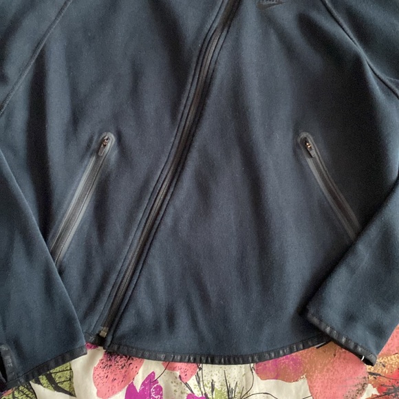 Nike Women's Tech fleece Butterfly hoodie - Picture 5 of 8